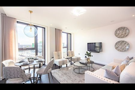 2 Bed Flat, Charles Clowes Walk, SW11 - Photo 2