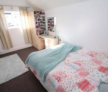 6 bedroom terraced house to rent - Photo 4