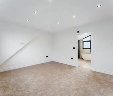 4 bed house to rent in Bury Old Road, Bolton, BL2 - Photo 3