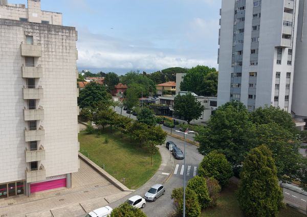 Apartamento T4 para Arrendamento com Garagem em zona prestigiada no Porto