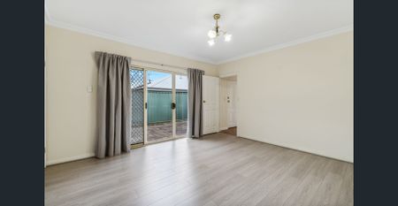 Well designed 3 bedroom family home. 2 living areas. Excellent location. - Photo 3