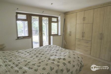 4 bedroom detached house to rent - Photo 3