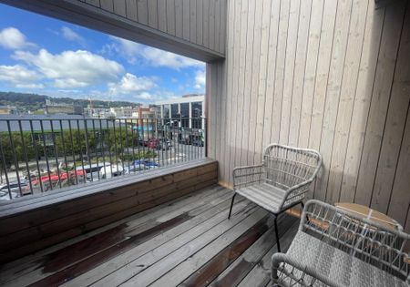 Three Level Townhouse with Rooftop Terrace - Photo 2