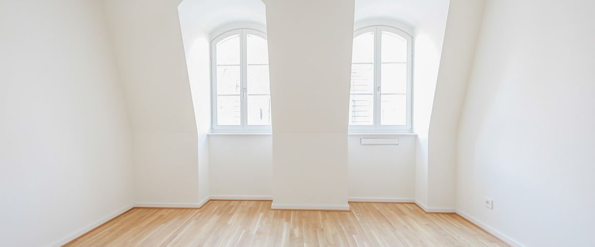 Charmante Maisonette mit zwei Bädern, lichtdurchfluteten Räumen & moderner Einbauküche - Foto 1