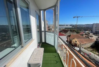 Apartamento T3 localizado na Avenida Dr. Lourenço Peixinho em Aveiro.