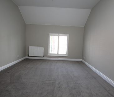 3 Bedroom Flat , Chester - Photo 2