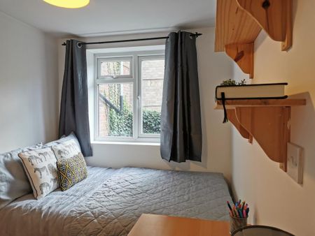 1 bedroom in a house share to rent - Photo 4