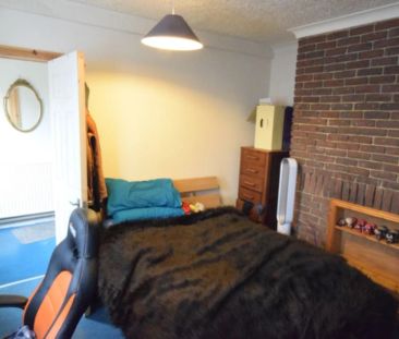 To Rent Trafalgar Road, Winton, Bournemouth, BH9 £1,900 pcm Tenancy... - Photo 2