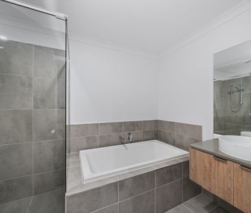 27 Andre Walk, Truganina, Vic 3029 - Photo 4