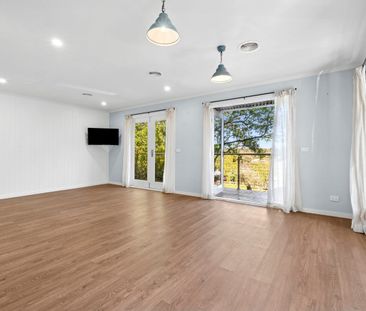 Charming Cottage Centrally located - Photo 2