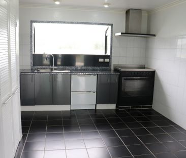 Lifestyle living with space and equestrian appeal - Photo 4