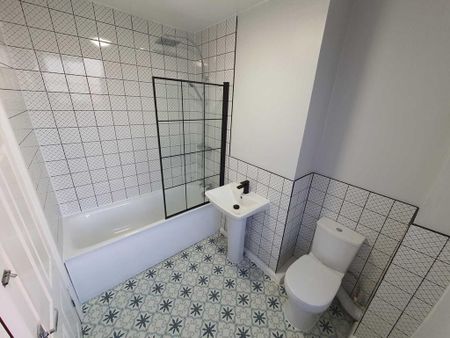 1 bedroom in a house share to rent - Photo 3