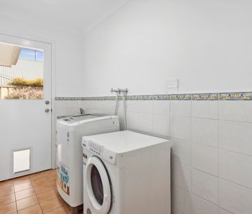 7 Stonehaven Circuit, Queanbeyan NSW 2620 - House For Rent | Domain - Photo 6