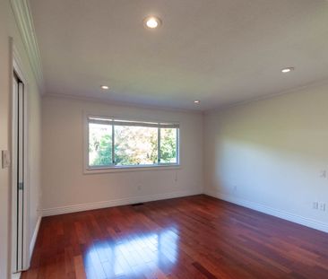 Unfurnished and Updated Dundarave Home - Photo 5