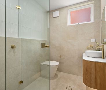 Peaceful Ground Floor Apartment Just Moments from the Bay - Photo 5