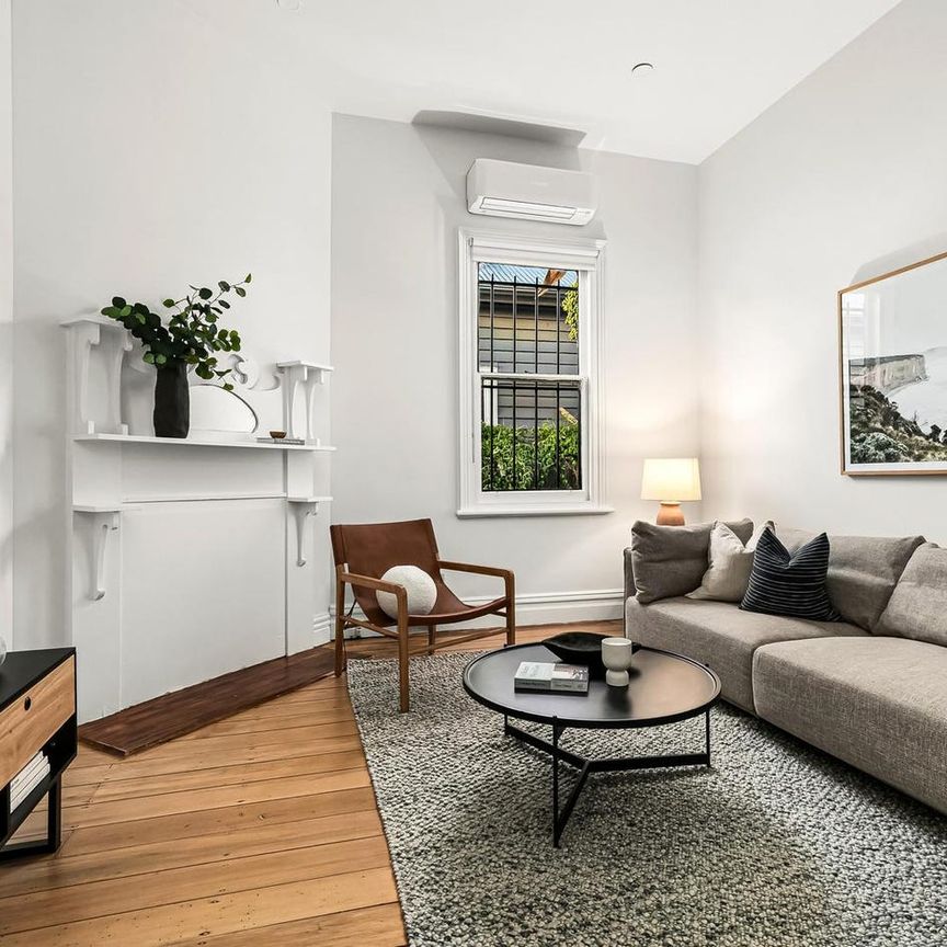 Generous space in a quiet street! - Photo 1