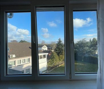 Ruhiges, möbliertes 1-Zi.-DG-Apartment in Karlsruhe-Neureut - Photo 3