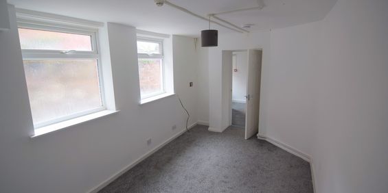 To Let Studio - Photo 3