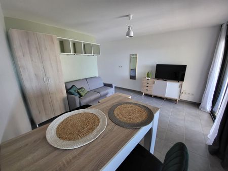 A LOUER - Saint-Denis - Bellepierre - Studio meublé de 37 m2 - Photo 2