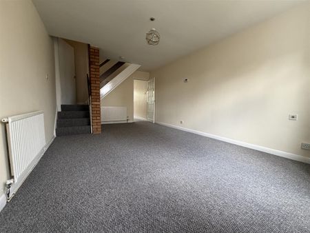 2 Bed House - mid terrace - Photo 2