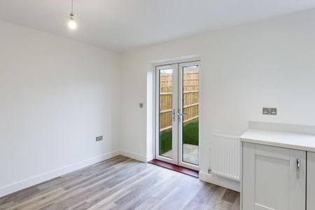 3 bedroom semi-detached house to rent - Photo 2