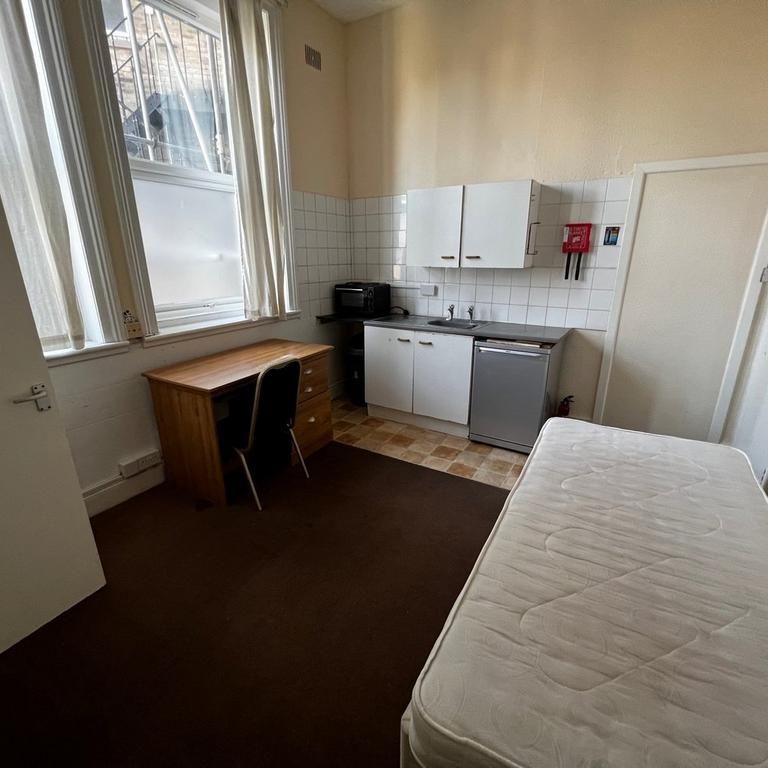 Studio to rent - Photo 1