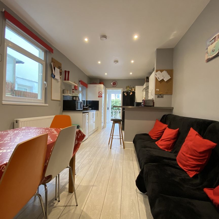 Hazeldene Avenue, Cathays - Photo 1