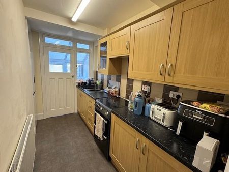 3 bedroom terraced house to rent - Photo 5