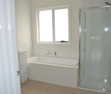 3/12 Essex St, Pascoe Vale VIC 3044 - Townhouse For Rent | Domain - Photo 5