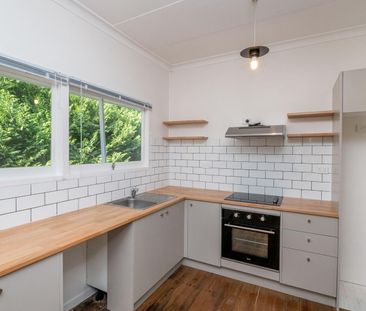 RENOVATED UNIT TWO MINUTES WALK TO LAKE! - Photo 6