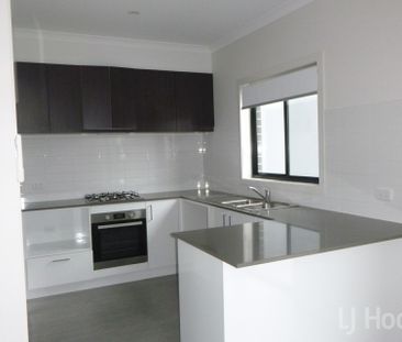 Three Bedroom Ensuite Terrace House in Googong - Photo 2