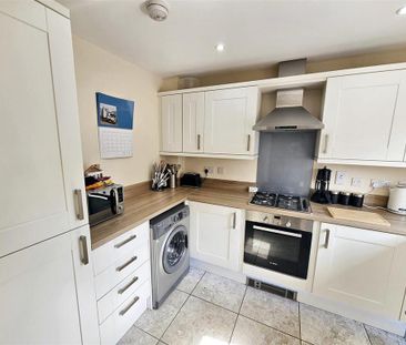 3 bedroom semi-detached house to rent - Photo 3
