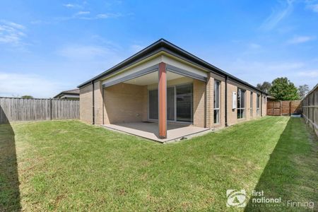 Family Home in Cascades – Convenient Location Opposite Scenic Wetlands - Photo 5