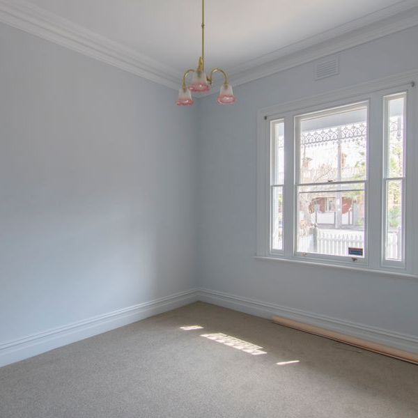 Delightful Single Front Terrace - Photo 1