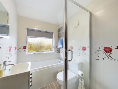 3 bedroom semi-detached house to rent - Photo 2