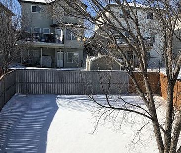 BEAUTIFUL & WELL KEPT 3 BEDROOMS PANAMOUNT HOME FOR RENT IMMEDIATELY | Calgary - Photo 1