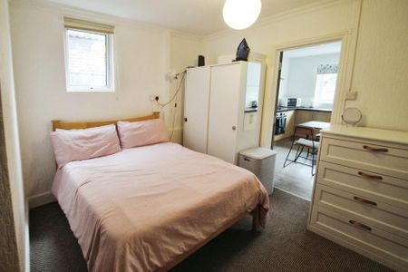 1 bedroom flat to rent - Photo 2