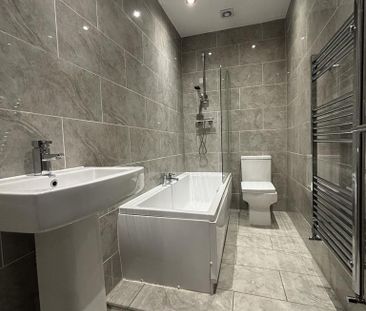 2 bedroom flat to rent - Photo 2