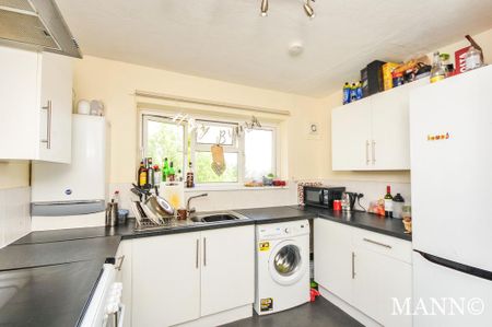 3 bedroom apartment to rent - Photo 2