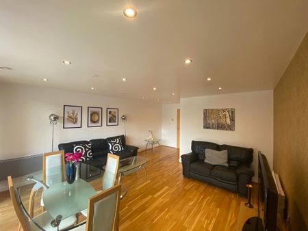 2 Bed Flat, Holland Gardens, TW8 - Photo 3