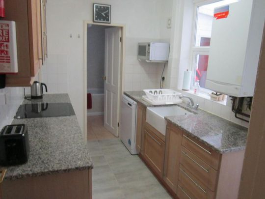 6 bedroom house to rent - Photo 1