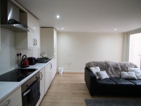 2 bedroom flat to rent - Photo 4