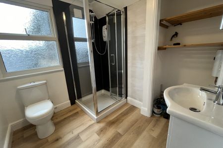 Avondale Road - Photo 2