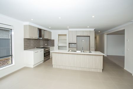 Room To Move in Established Alfredton - Photo 3