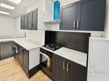 3 bedroom apartment to rent - Photo 4