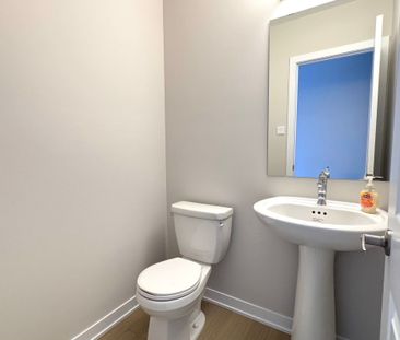 For Lease - 868 Andesite Terrace, Barrhaven, Ontario - Photo 2