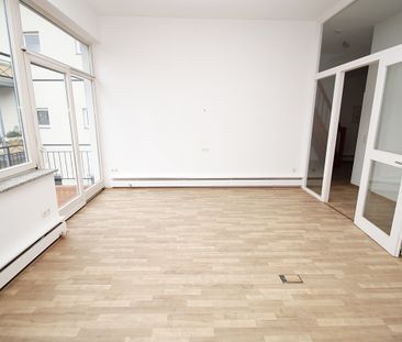 großzügige 3-Zi-Maisonette-Whg mit BALKON direkt am Markt - Photo 2