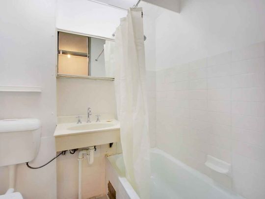 Oversized Studio Apartment in Security Building - Photo 1