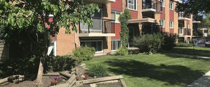 Large 3 bedroom condo in Westmount | Edmonton - Photo 1