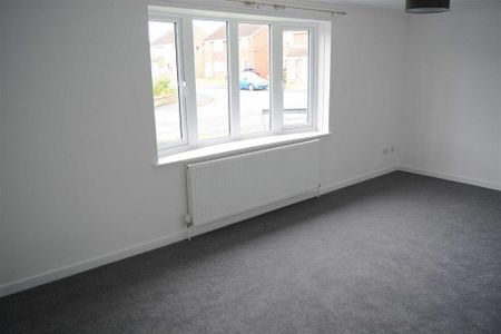 3 bedroom detached bungalow to rent - Photo 2